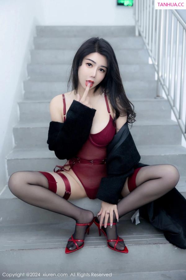   [XiuRen]高清写真图 2024.03.13 No.8221 李若汐 黑丝美腿第22张图片